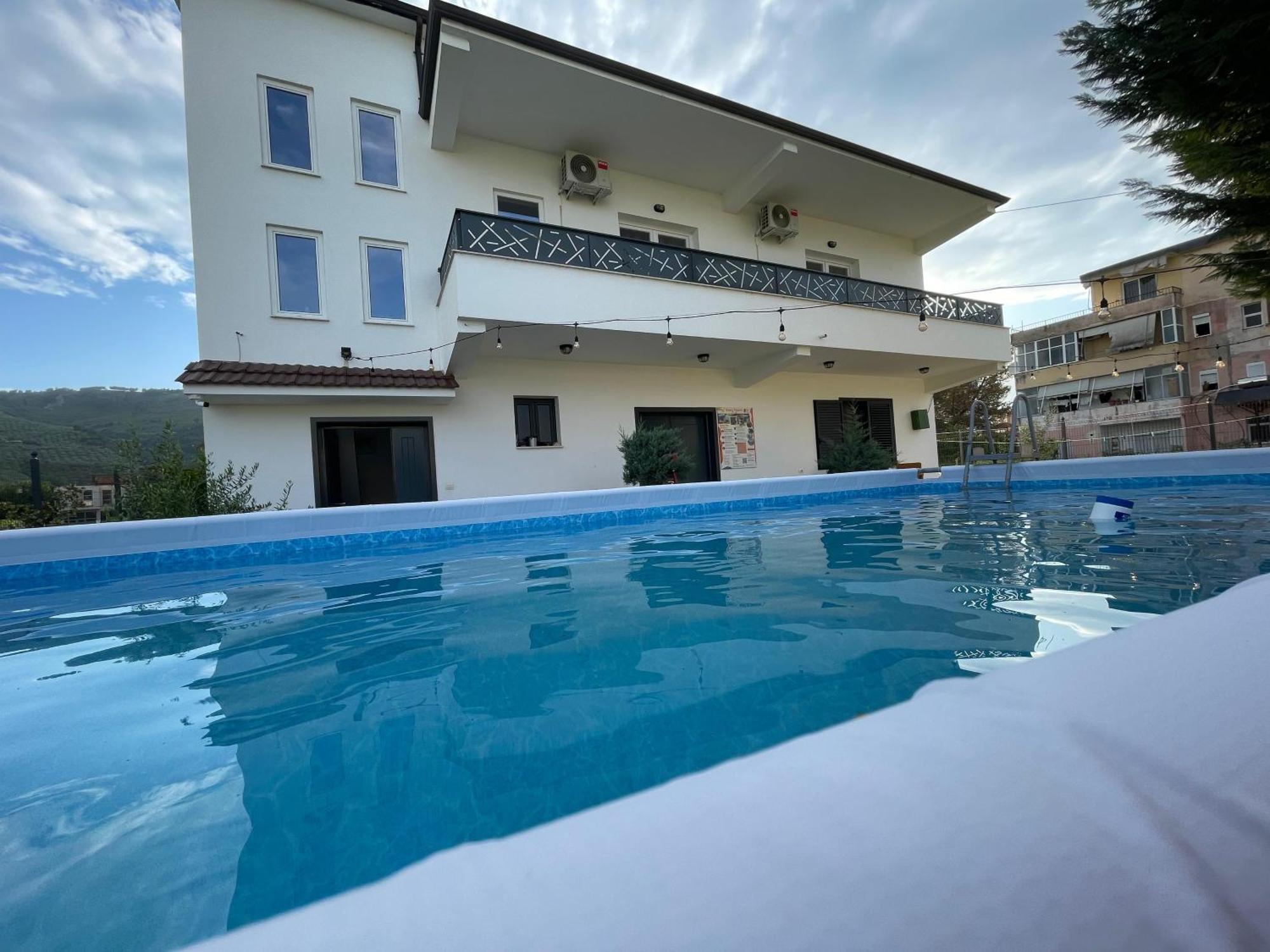 Baza Hostel - Swimming Pool Berat Eksteriør billede