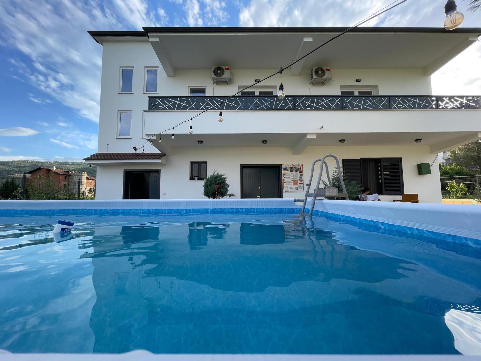 Baza Hostel - Swimming Pool Berat Eksteriør billede